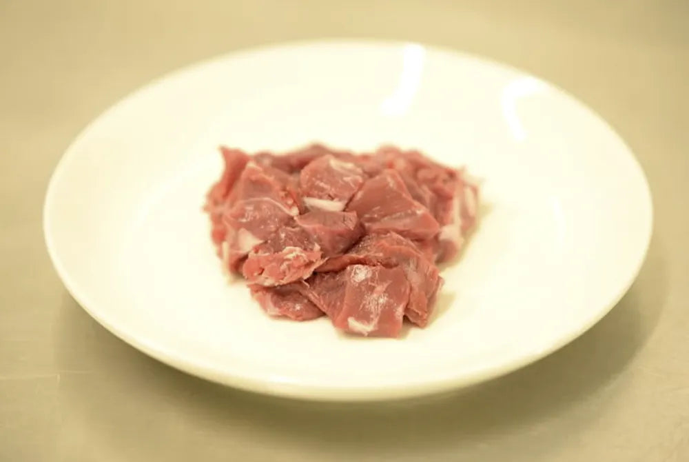 鹿生肉カット　100g(冷凍品)